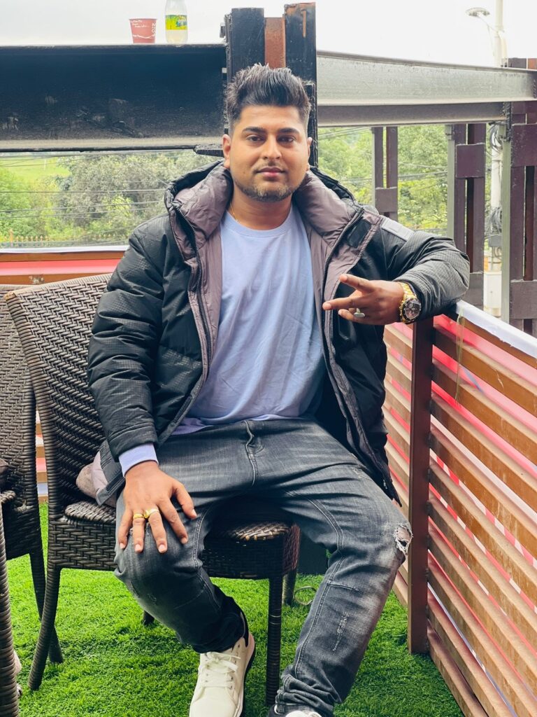 Mr Universe simple pose