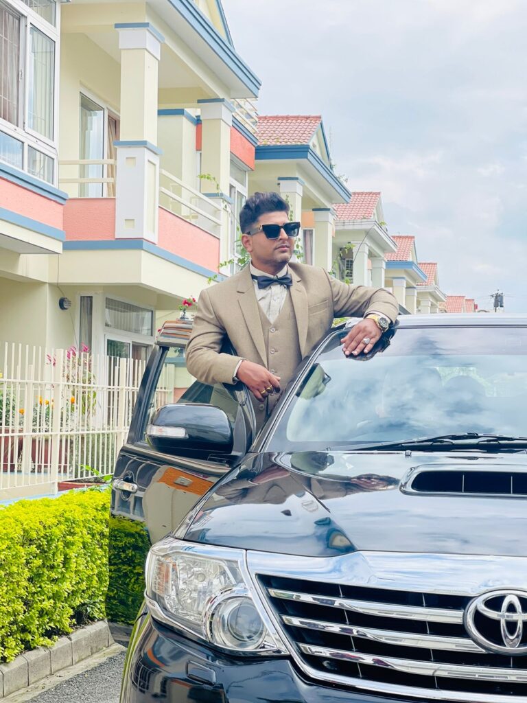 Mr Universe stance in Toyota Fortuner