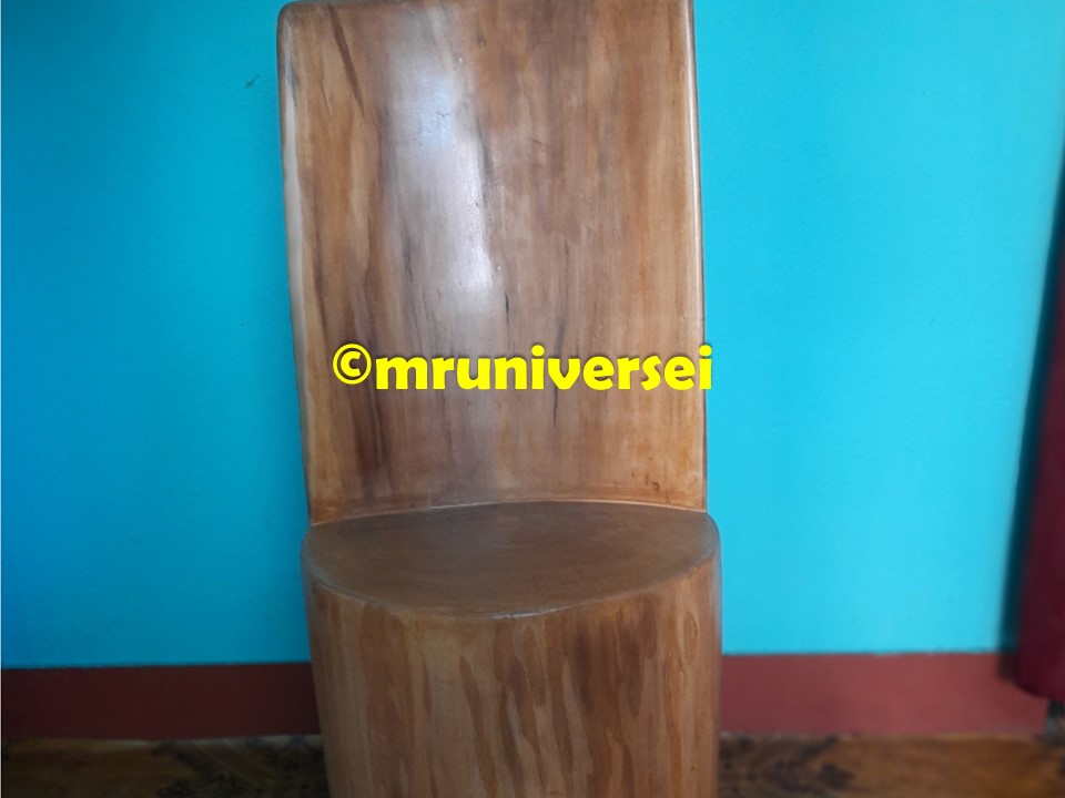 Mr. Universe Round Table Chairs